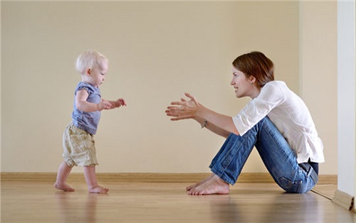 ?教寶寶學(xué)走路，90%的家長(zhǎng)都在犯這3個(gè)錯(cuò)誤